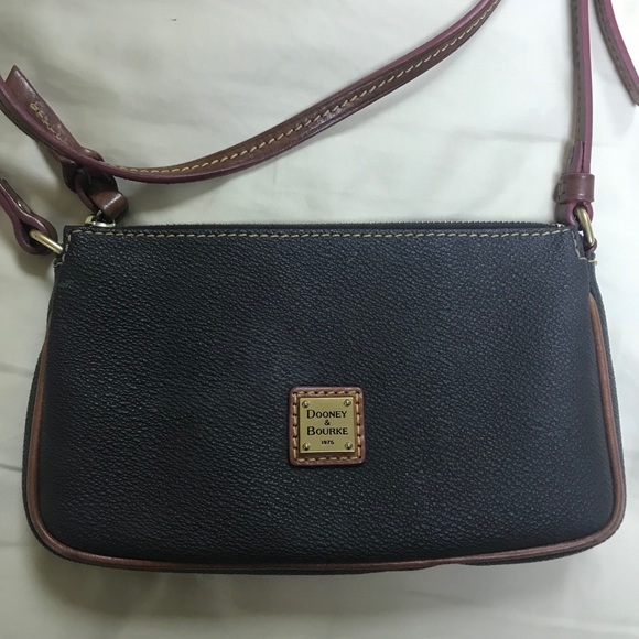 Dooney & Bourke crossbody - Picture 2 of 7
